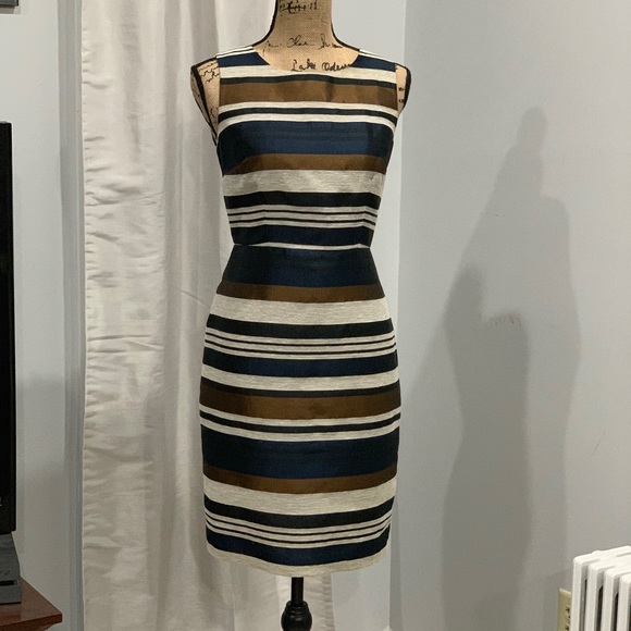 Ann Taylor Dresses & Skirts - Ann Taylor sheath dress size 4